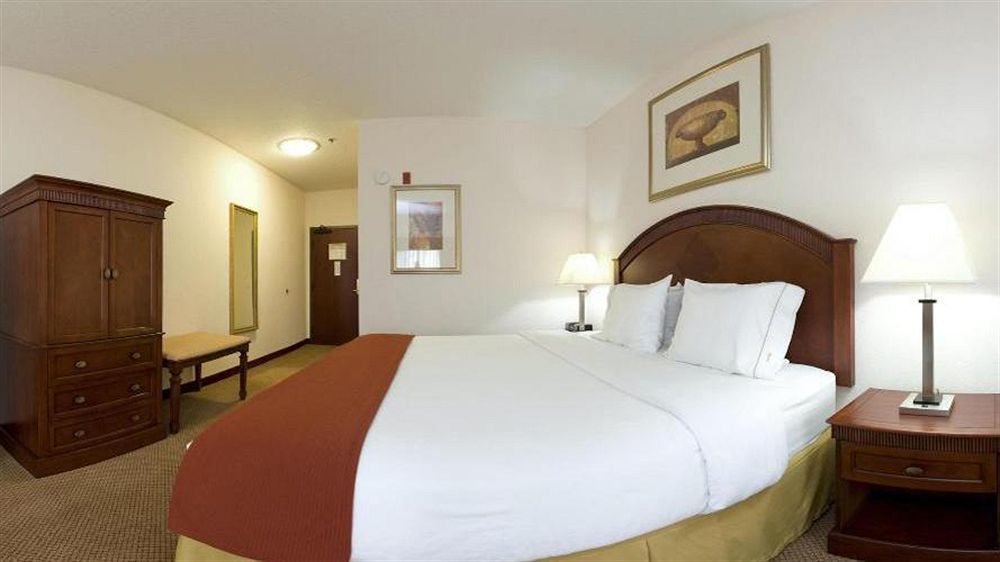 Holiday Inn Express & Suites Detroit - Farmington Hills By Ihg Northville Exteriér fotografie
