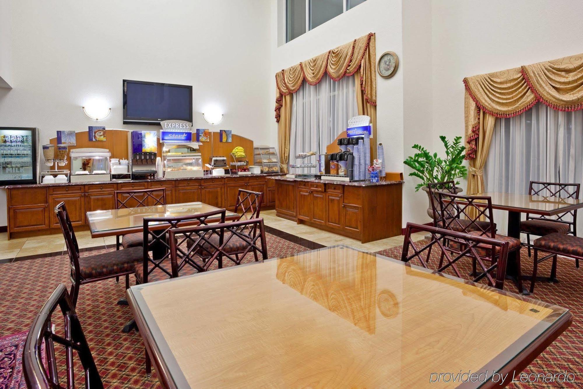 Holiday Inn Express & Suites Detroit - Farmington Hills By Ihg Northville Exteriér fotografie